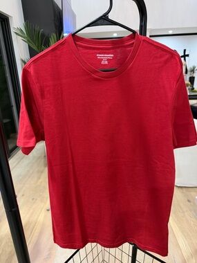 Amazon Essentials Men’s Solid Red Crew Neck Short Sleeve Tee